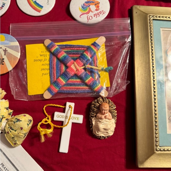 15 PC Christian Religion Set: Wall Decor Frames, Buttons, Bag, Crosses & More - Picture 3 of 11